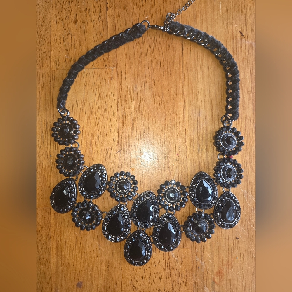 Elegant Black Statement Necklace